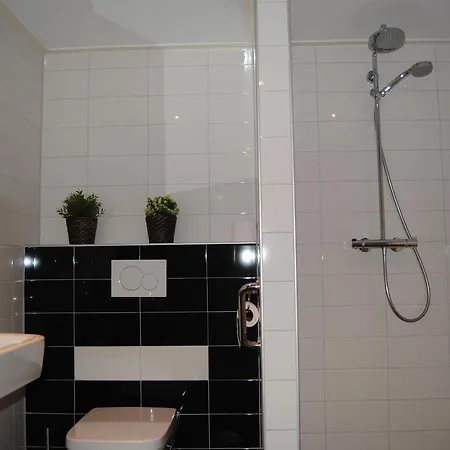 Warnstee Bed and breakfast 3*